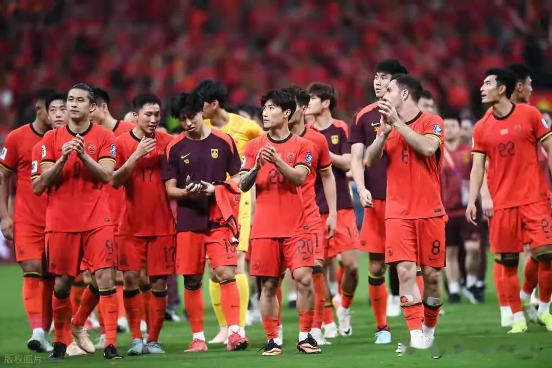 中国国足被日韩嫌弃，日本和韩国都有取消东亚杯的想法，日本和韩国嫌国足水平太低，对