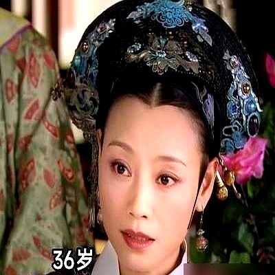 当年拍《甄嬛传》，孙俪眼神里的躲闪根本不是演出来的。导演郑晓龙原本最担心孙俪扛不住年龄跨度。结果蒋欣