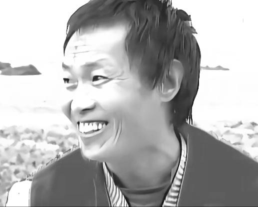 2004年起，前警官杨松奇黑化成魔，专挑独身女店主动手。作案戴内裤头套，啃着苹果