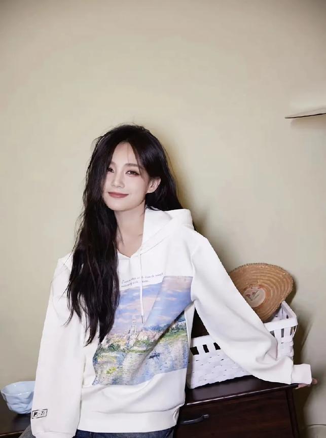 李一桐到底拍过多少吻戏？她四个字回答让王彦霖红温！合作过的男演员从李现、许凯到陈