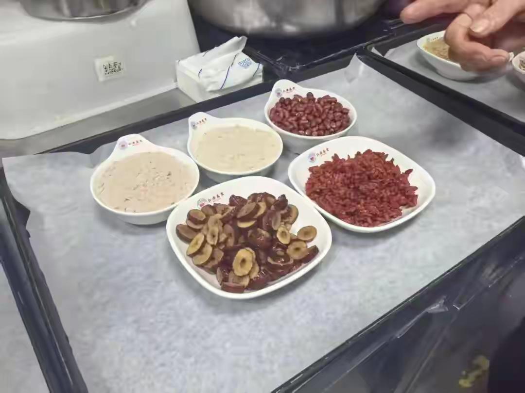 万万没想到“新中式养生”的风还是吹到了成都面包界！近期成都市第二