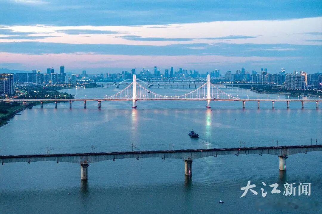 南昌的“冠军天团”，正在悄悄长大。2025年，南昌新增国家级制造业单项冠军企业3家，占全省一半。省级