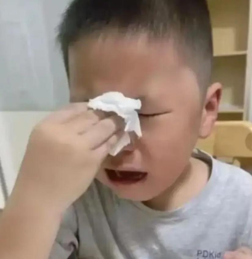 读二年级的儿子语文考了97分，我问他：“你这3分错哪了？”儿子委屈地望着我，小声