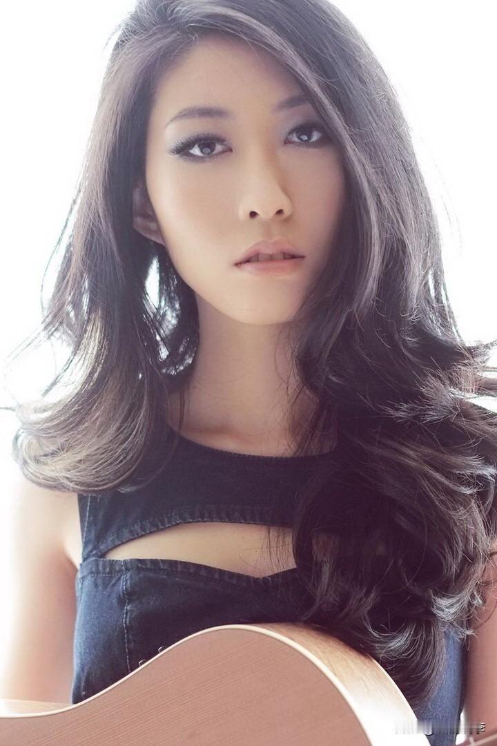 曲婉婷这是啥情况？怎么还觉得自己受尽了委屈？实在是混不下去了吧，想试水复