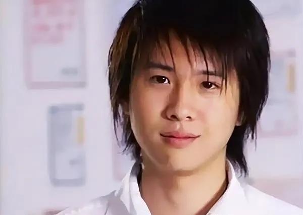 被移出娱乐圈的十位明星第一位:李易峰因嫖回老家第二位:蒋劲夫因家暴妻子回老家