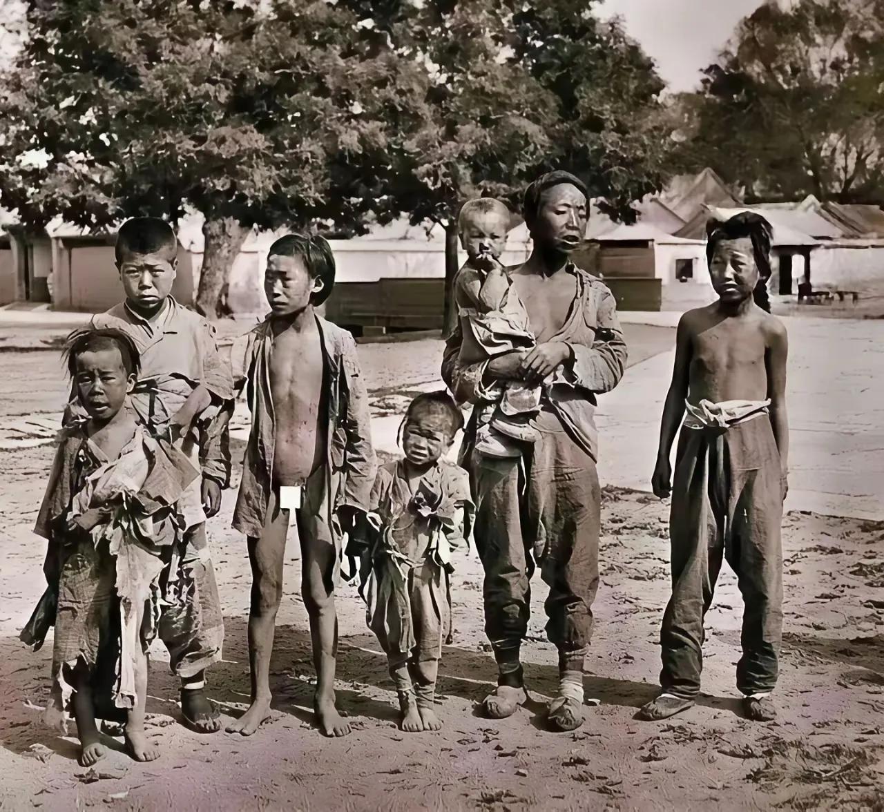 满清签的那一千多份丧权条约！别光骂列强狠，更得看清自家爷们儿咋把家底败光的！