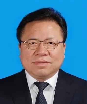秦如培辛苦经营，着实不易；判处死缓，罪有应得！他1962年生，1983年参加工