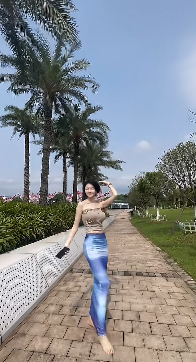 身材好，随便扭两下都漂亮