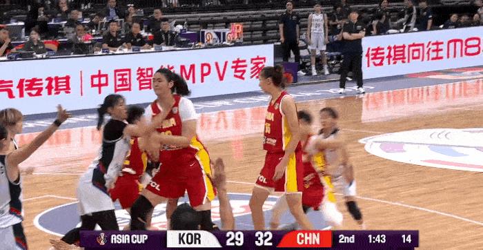中国女篮大胜韩国，张子宇百发百中，全场出战14分钟，8投8中轻松砍下18分4板。