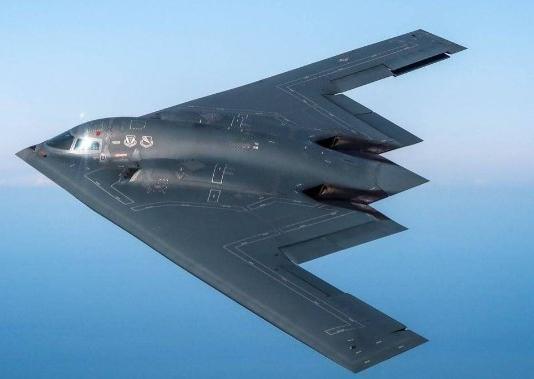 轰20硬刚B-2！美国隐身轰炸机三十年霸权迎最强挑战者空中“隐形杀器”的王