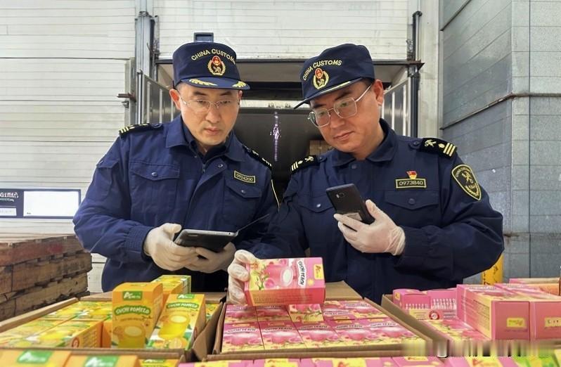 咱们，对美、日实施稀土等物项管制，最该密切注意的是“中国海关”。国内有内奸，会