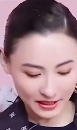 单亲妈妈张柏芝：在困境中绽放的母爱之花在娱乐圈的聚光灯下，谢霆锋开演唱会邀