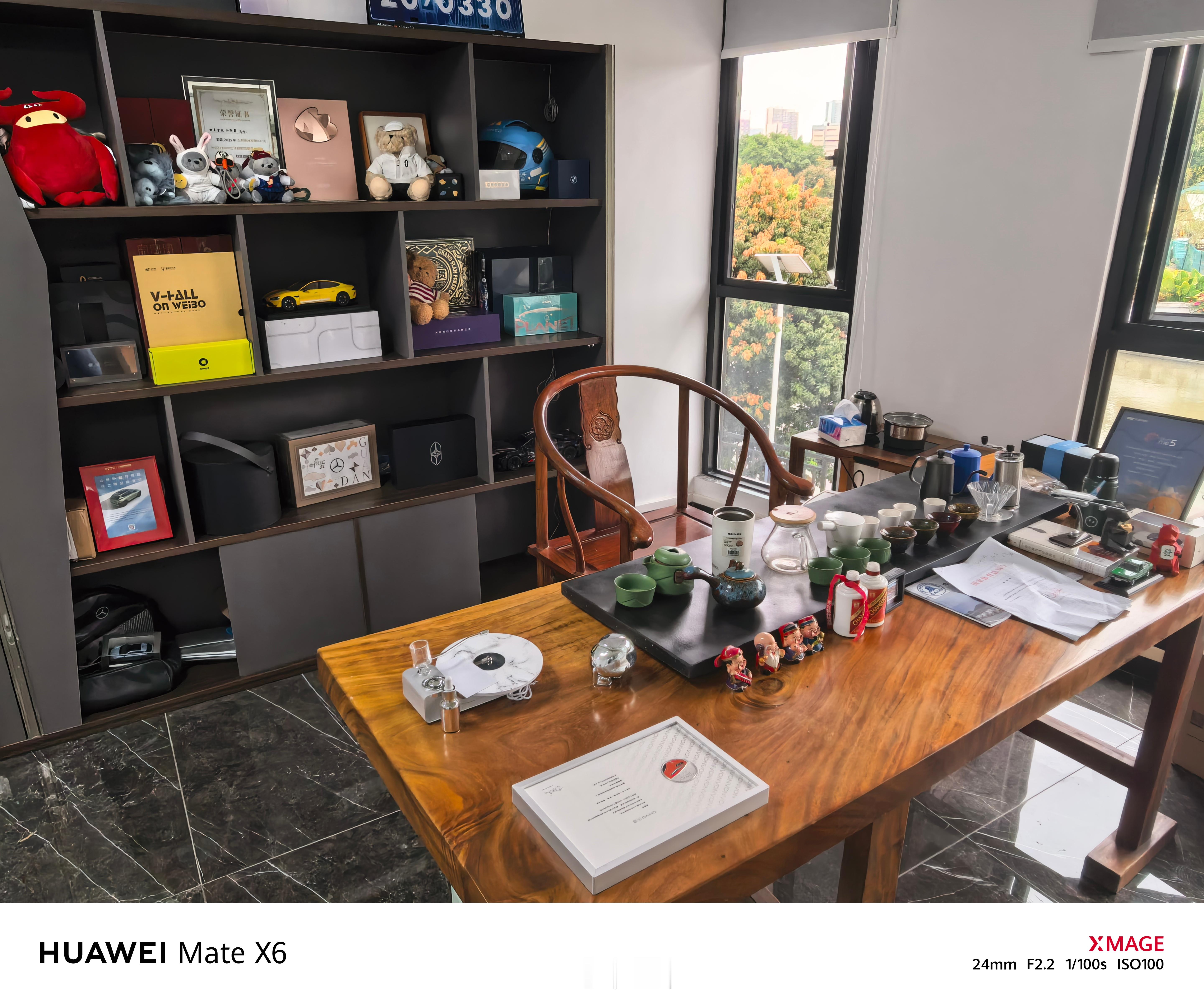 收拾了一个小时，大概先这样了，橱柜根本摆不下各个车企送的礼物了陆续清空[滑稽笑][