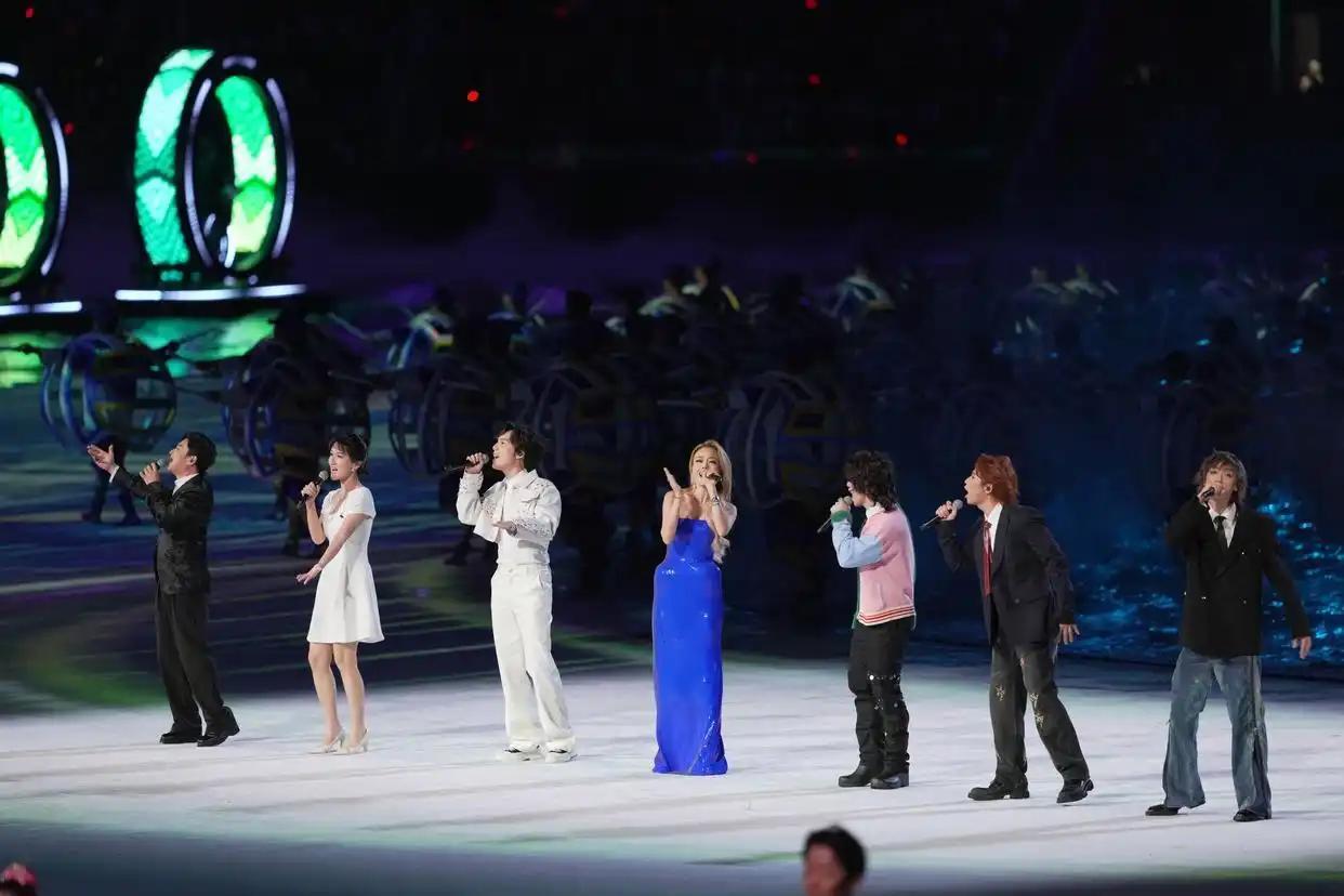 广州全运会惊现港娱江湖暗流！64岁刘德华白衫震场暗藏玄机，台下明星座位暗战比台上