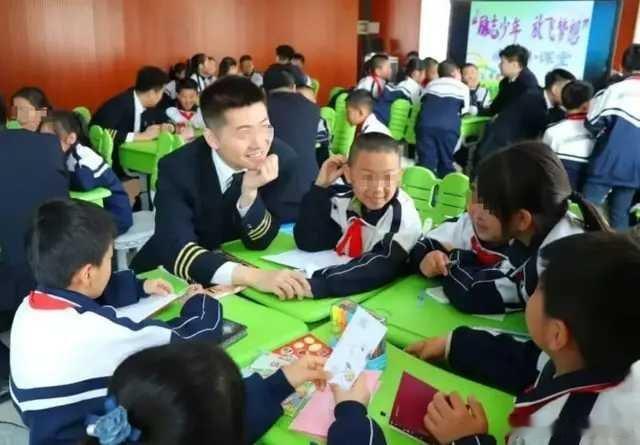 南航吉林分公司疑突发伤人事件细思极恐啊[哭哭]东航事情还没结论，南航又出了这事儿