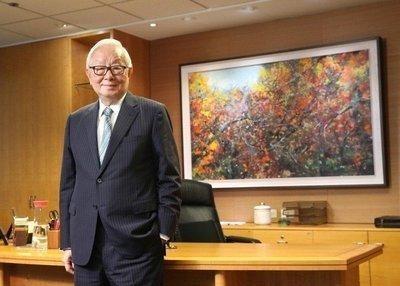 台积电创始人张忠谋很喜欢强调他的美国人身份，他说：“若美国要扼杀他们，中国真的无