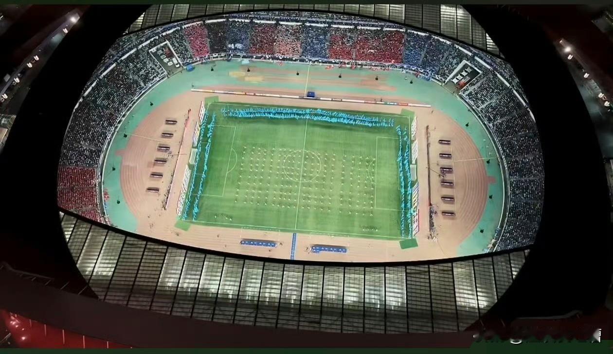 今年的苏超也是让我长见识了，让我看到了什么叫散是满天星，聚是苏大强，今晚南京