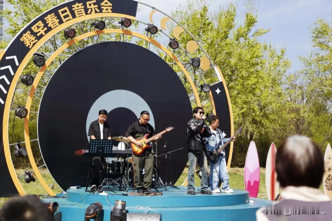 又一个“开门红”数据出来了。五一假期第一天，呼和浩特就接待了国内游客60.8
