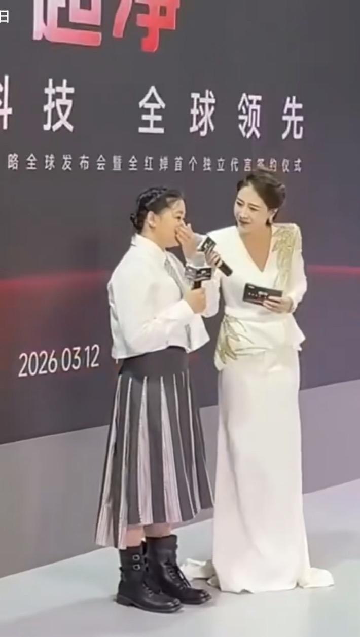 全红婵穿＂丑＂上热搜，骂设计师的人根本不懂全红婵上海AWE被群嘲＂穿得丑＂