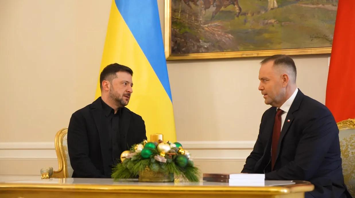 泽连斯基请波兰参与重建。看来乌克兰已准备妥协了？据央视新闻客户端，12月1