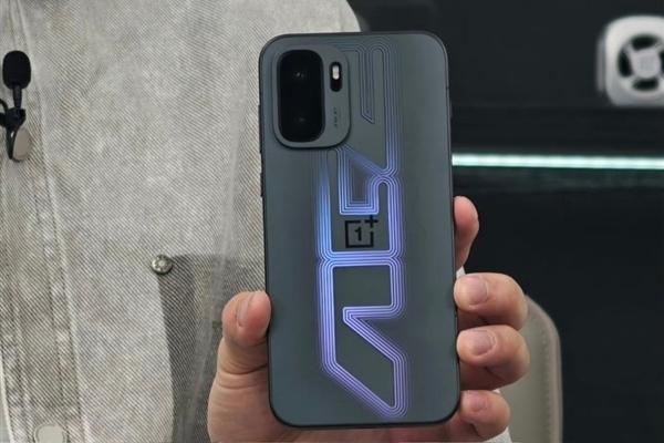 【科技快报网】4月15日消息，一加Ace6至尊版将于本月正式亮相，该机搭载联发