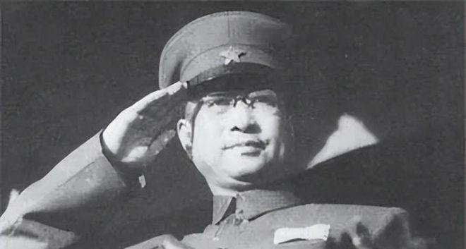 别被神剧骗了，彭总天天跟陈赓吵架？历史上陈赓敢拿白开水骗彭总喝酒，彭总骂了句“你