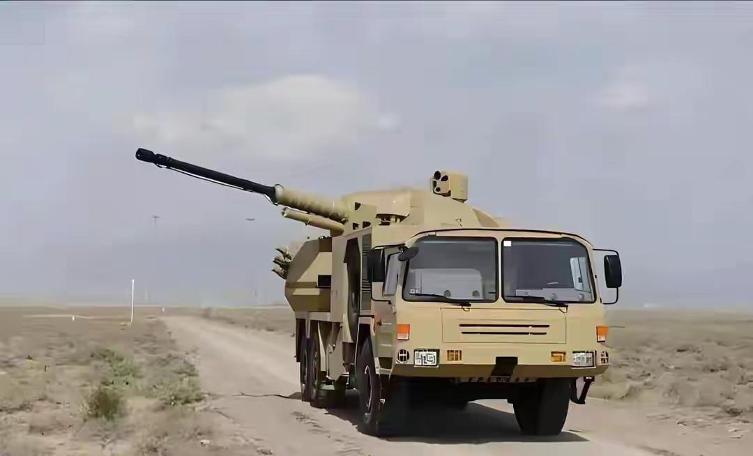 大家不要老是把眼睛放在空军和海军身上，有空还是关心关心我们老陆。老陆的家伙什一