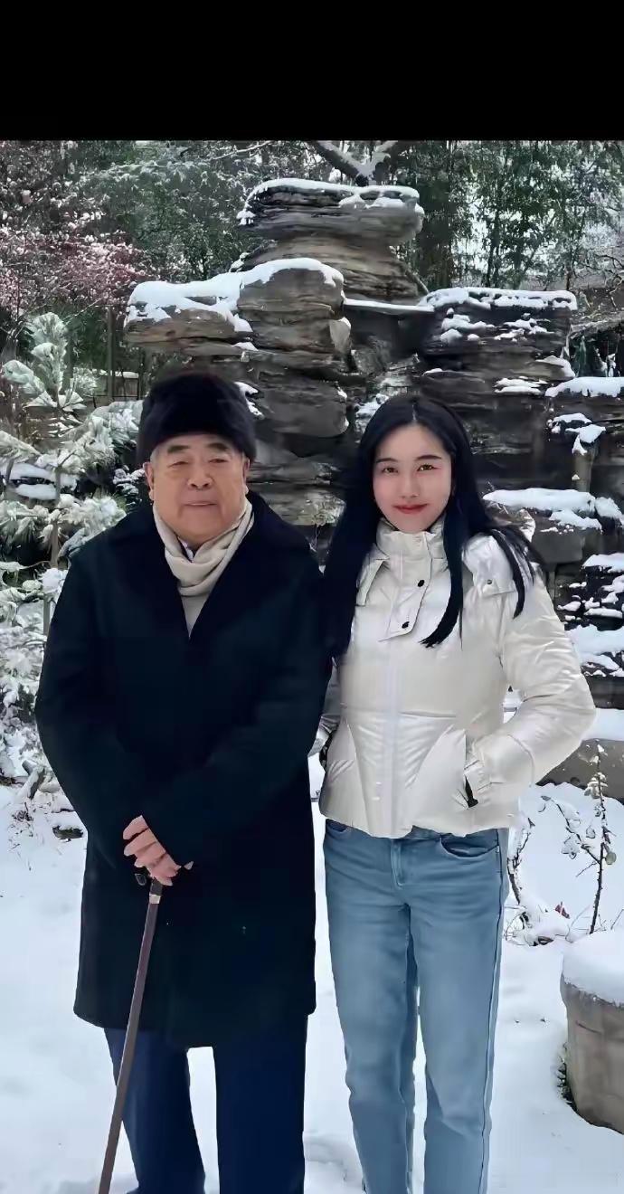 几位大佬的娇妻范曾的老婆，王石的老婆，张艺谋的老婆你觉得谁的颜值更胜一筹？​​