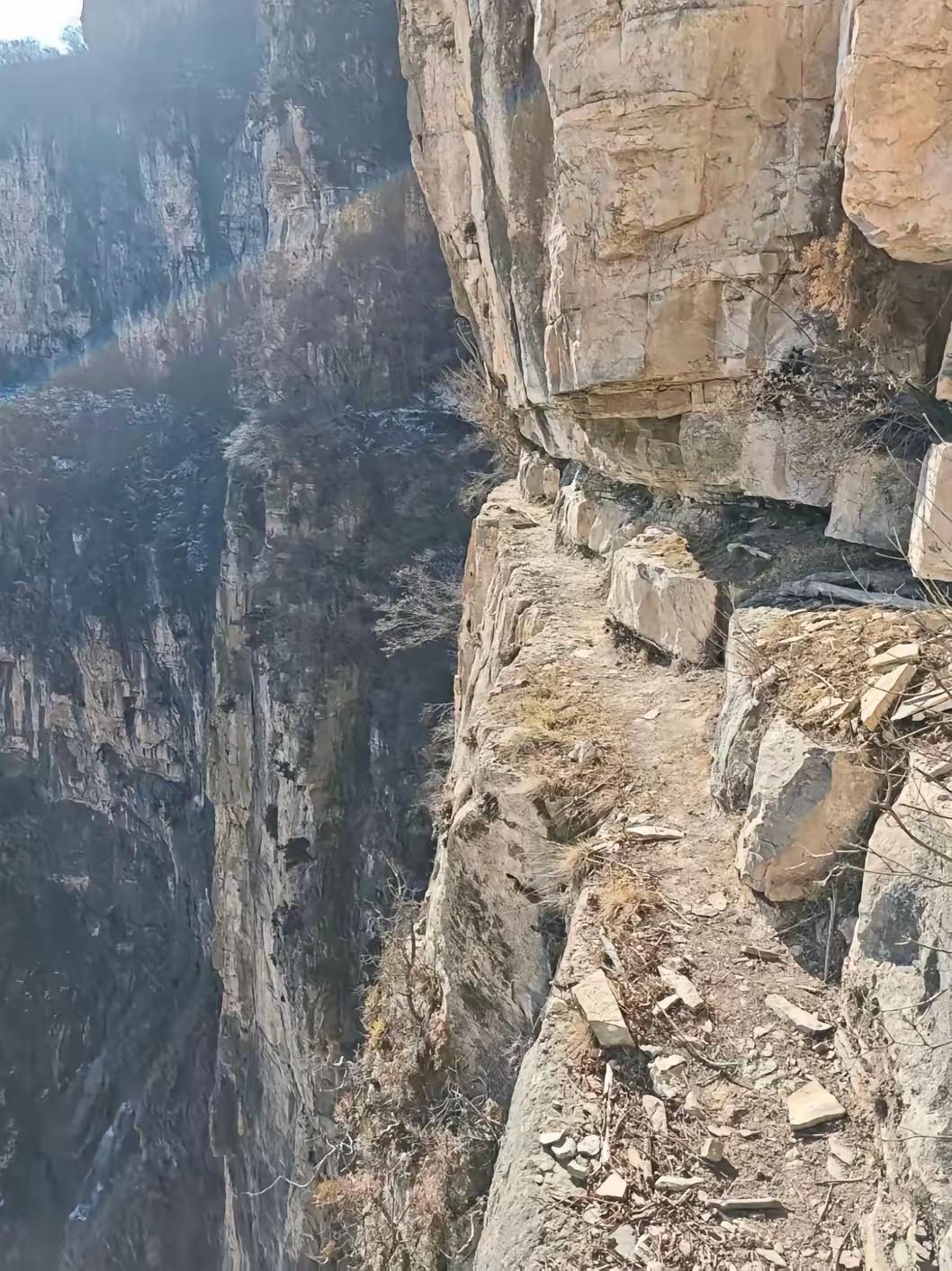 说实话，梦圆姑娘游南太行的事，有些人说那天梦圆没有回来，民宿老板咋不报警；还有说