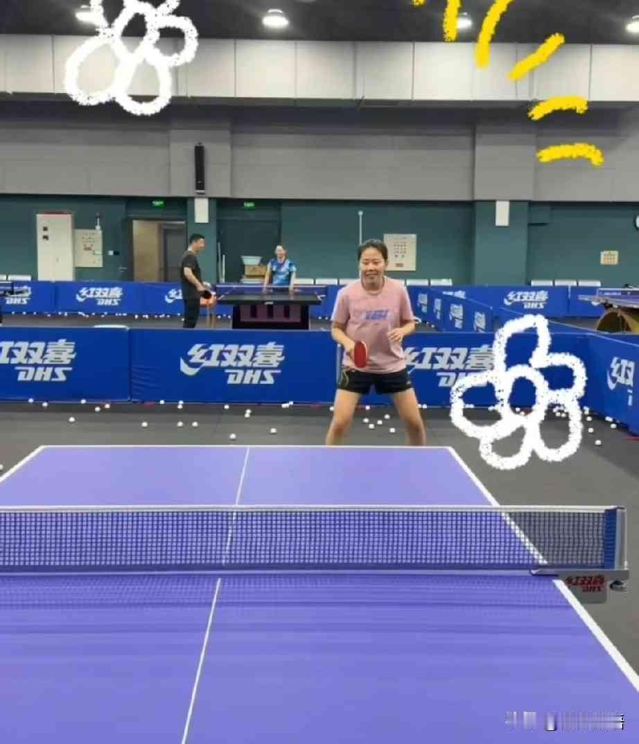 莎莎把赢来的马里奥金币送给了佳佳。成都混团没跟，香港总决赛来了。孙颖莎今天从成