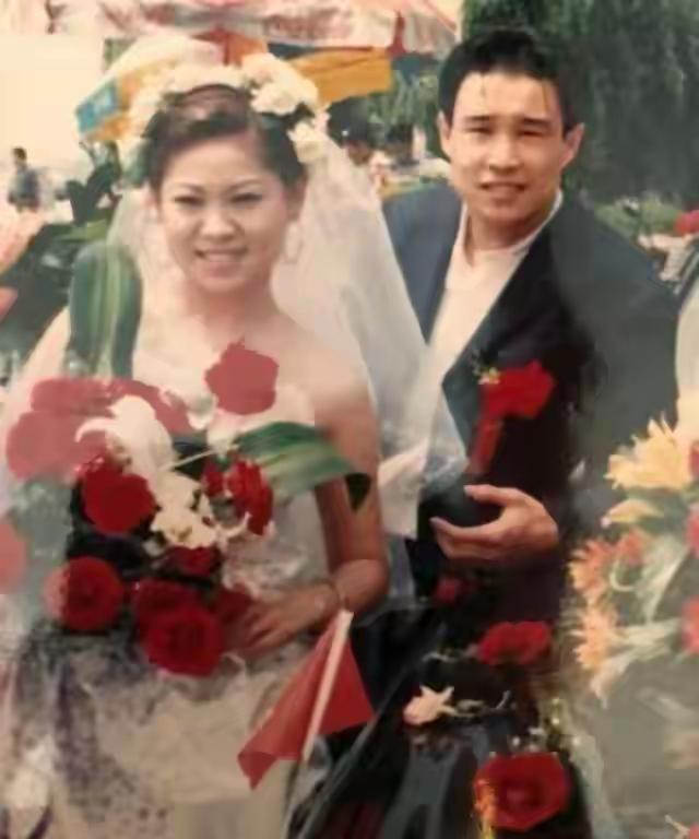 镜头一拉近，还是那个小时候上真人秀被群嘲“长得不行”的小姑娘。几年后再刷到沈