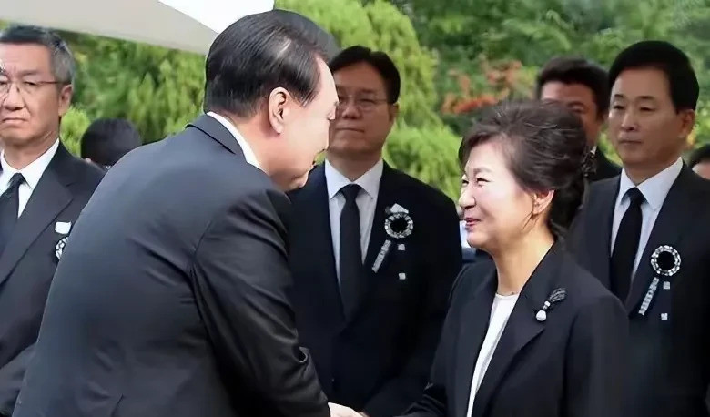 老去的朴槿惠：孤单人生，忠诚相伴她，曾经是韩国的“公主”