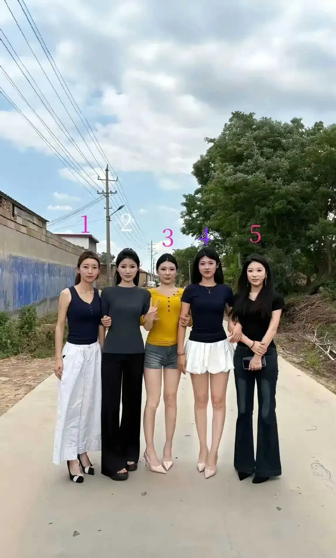 兄弟们回村了，假如跟你相亲，你会看上哪个？​​​