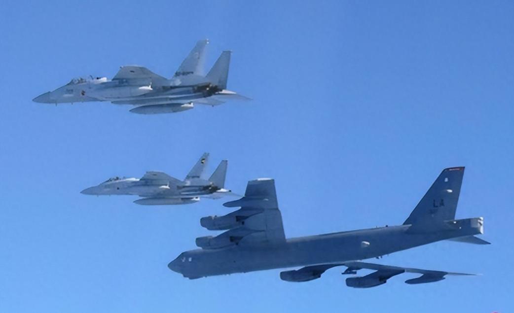 /有网友说：93的兵也阅了，六代机也飞了，福建舰也入列了，可是日本人就是不怕你