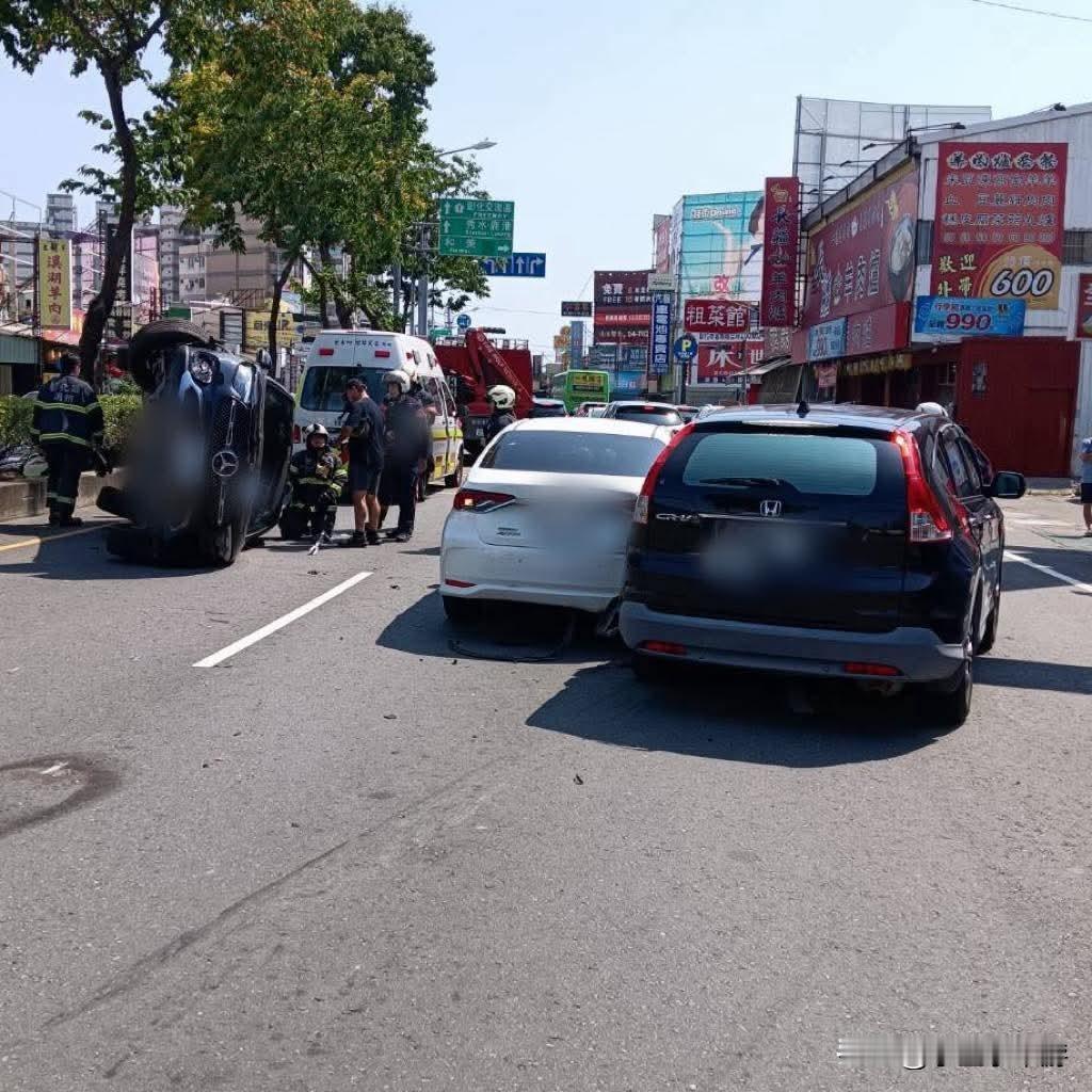 今天下午2点多，中国台湾地区金马路发生车祸，救护车将一对母子伤者送往彰基医学中心