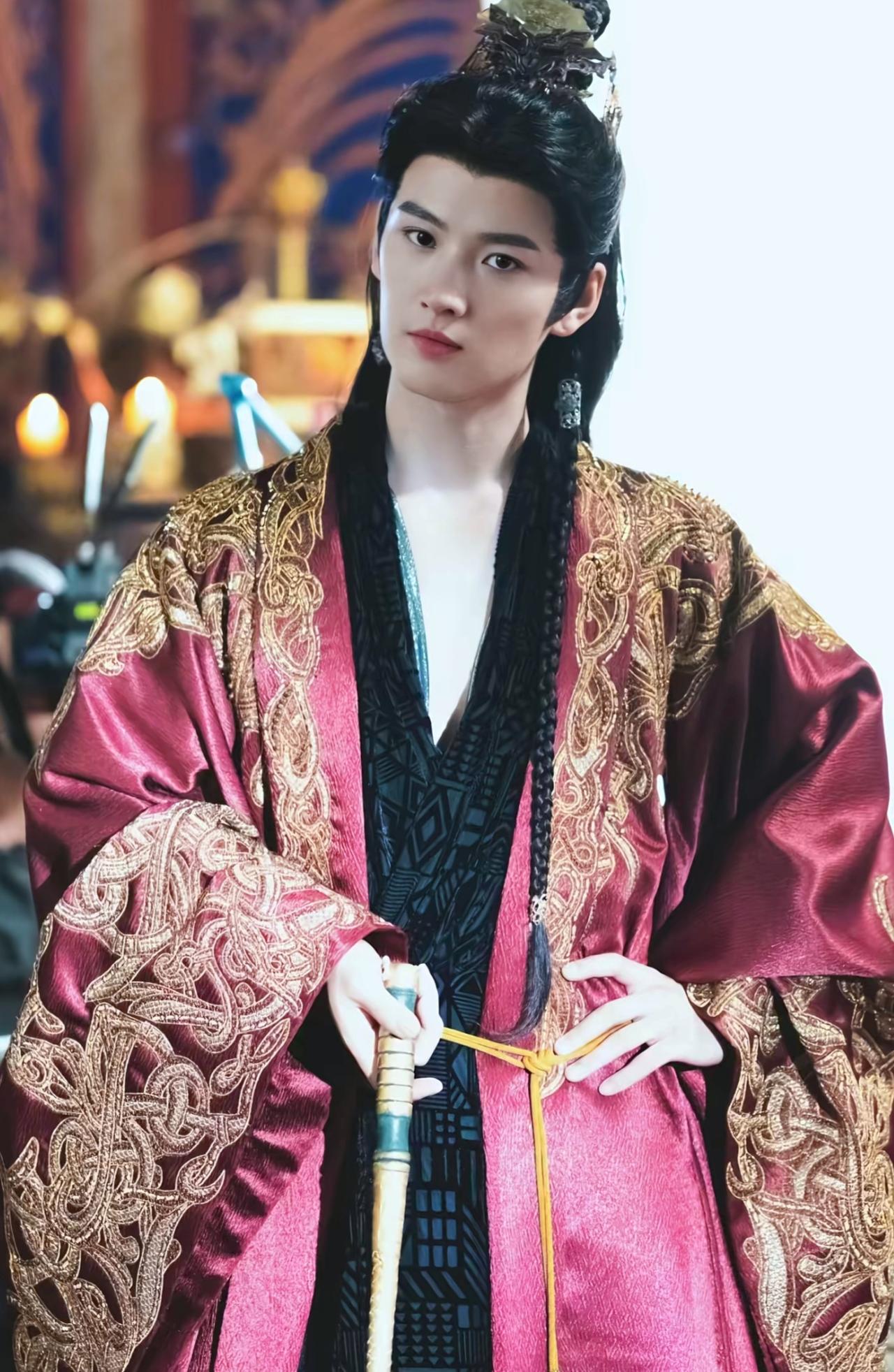 陈哲远沉默了陈鹤一也沉默了他们怎么也没想到，演了半天的敌人，居然被这个演