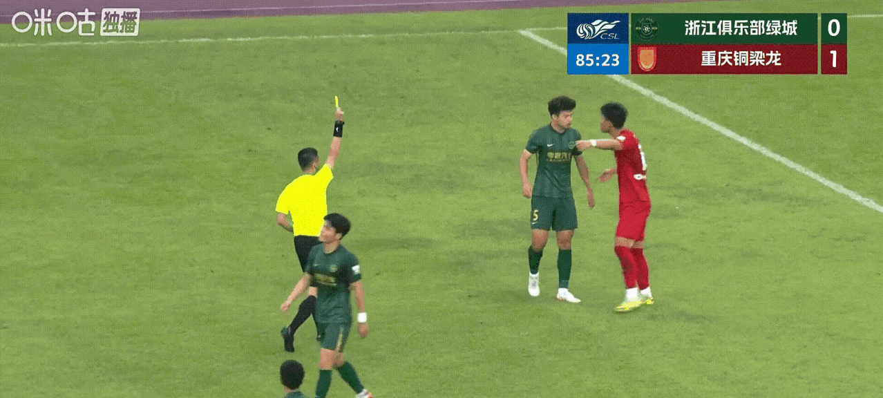 米特里策和李镇全的事还没理明白，两队的另外两名球员，又起了纠葛波澜。不过这一次