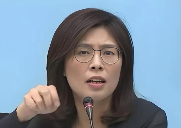 台湾政坛这几天真是炸了锅！民进党恐怕做梦都没想到，郑丽文竟然只用了短短8个小时，