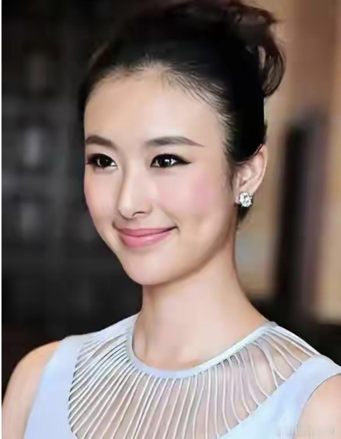 你还记得第一代车模兽兽吗？当年的她真的比现在的流量明星不知道要漂亮多少倍。（图片