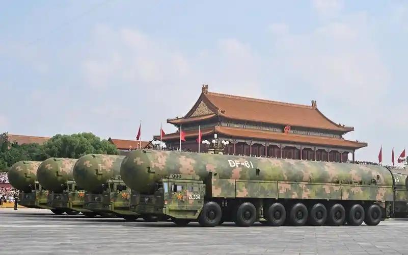 很多人以为中国不军援俄罗斯，是怕了西方的制裁。错了！真相是，9·3阅兵之后，西方
