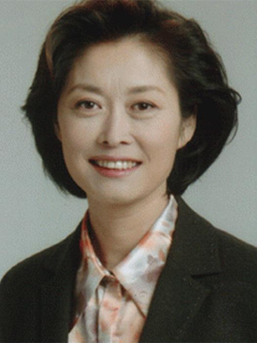 敬一丹的告别仪式现场，来了许许多多旧相识，这一幕，让人心里格外触动。央视不同时期的不少老同事，都赶到
