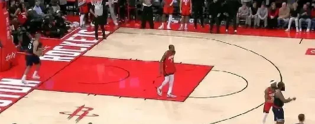 快船输掉比赛，不是输在开场5分钟，而是最后5秒的某个习惯性手势。老将们太依赖过