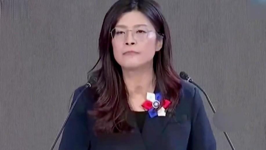 针对国民党代表提案“缩短郑丽文党主席任期”。15日晚上，台湾资深媒体人黄光芹在节
