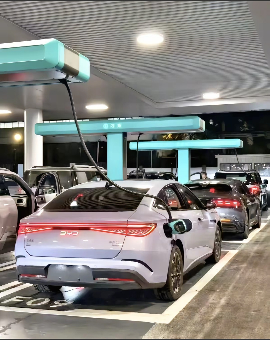一枪不建双枪充电彻底被终结！比亚迪发布闪充站，年底就将达到2万座！基于第2代