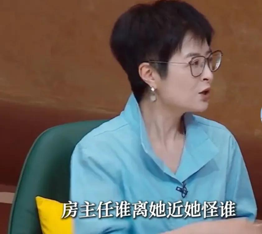 张泉灵果然厉害，一针见血，直接撕开房主任的伪装。张泉灵说，房主任不找自身的问