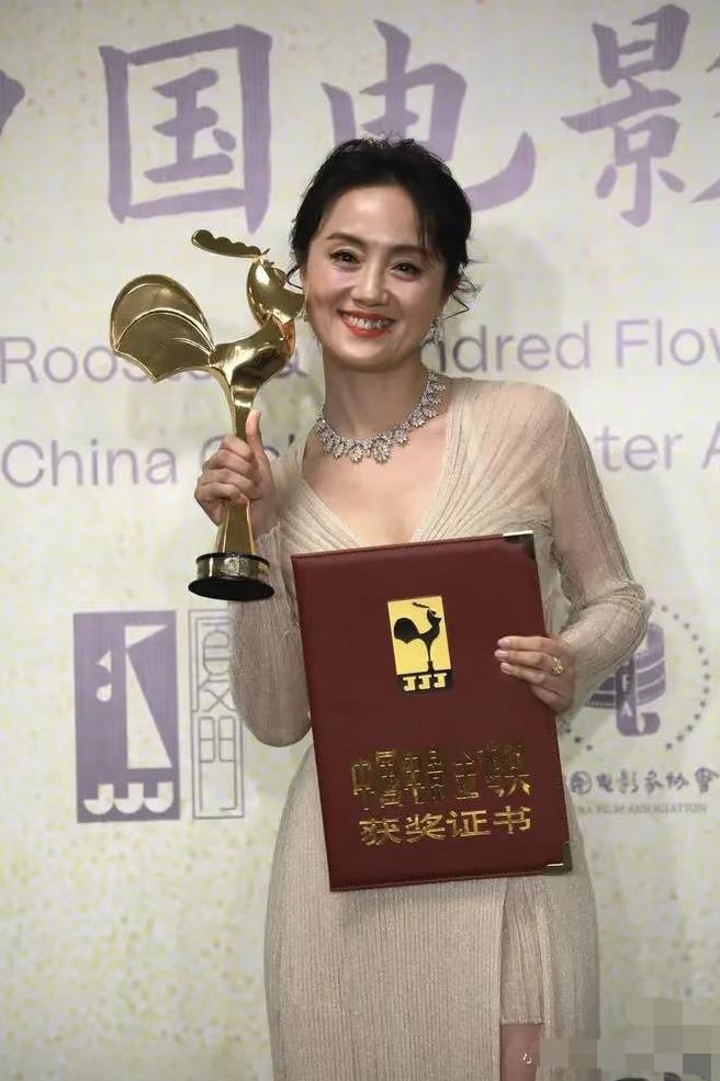 朱媛媛的爸爸说朱媛媛从小就很懂事什么事都不用父母操心。小时候他们一家人，住在