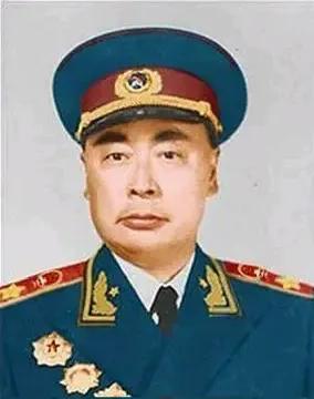 🌞1936年，联络员陈宏叛变，敌人利用陈宏，诱骗陈毅下山，陈毅不知情。下山