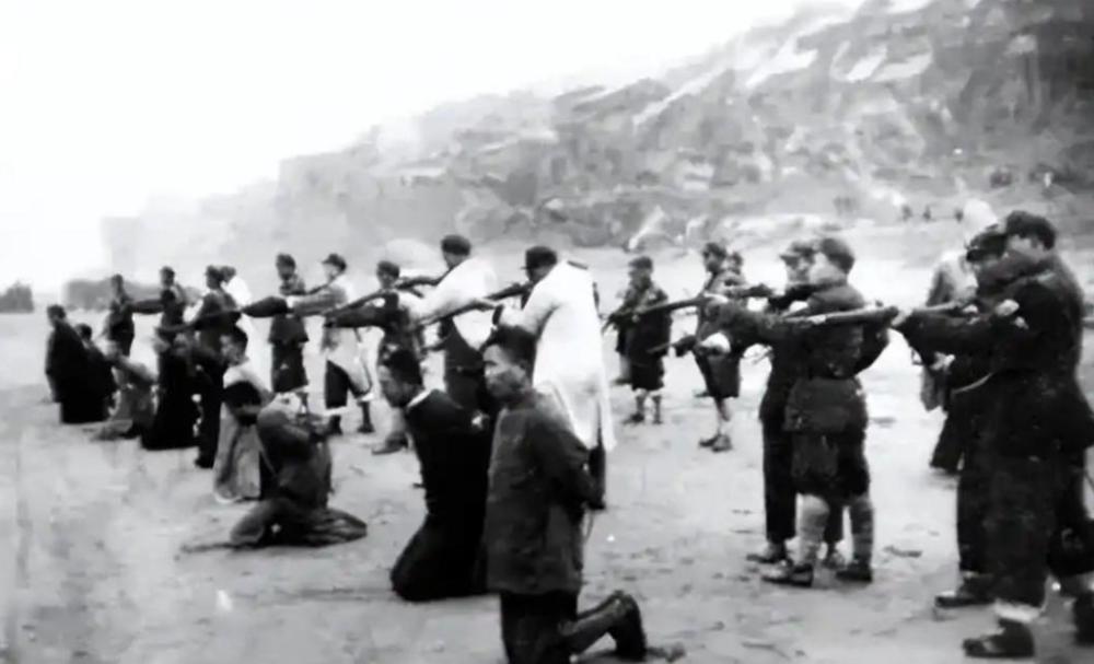 1947年8月，国民党师长李铁民下令将一百多地下党杀害，少将韩君明劝他：“老铁，