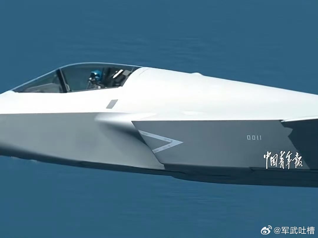 歼20第300架出现，歼35单批次第11架出现明年爆兵，估计歼35的产量就要超过