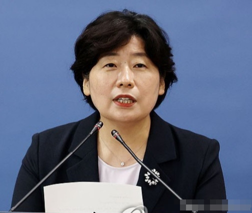 8日下午韩国内乱特别检察室发言人朴智英透露前总统尹锡悦将于7月9日前往首尔中央